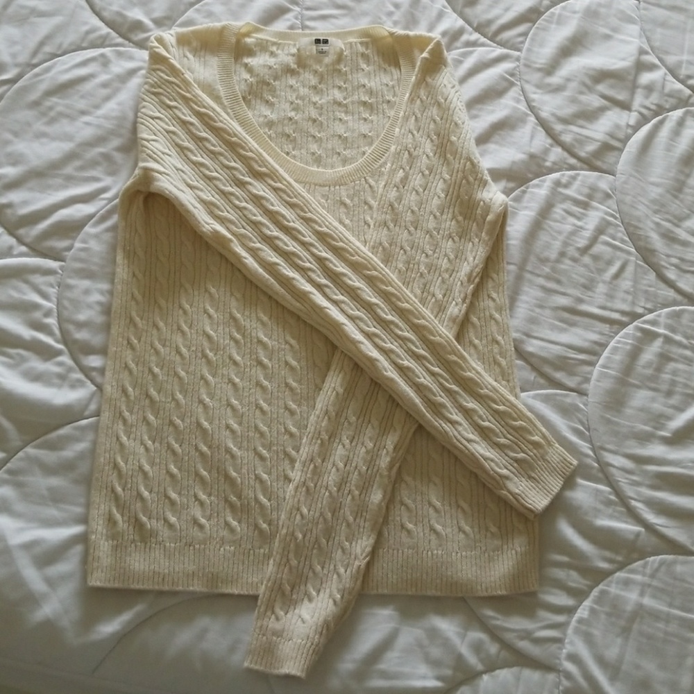 Uniqlo cable knit sweater ivory color